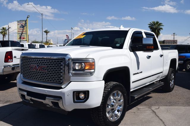 2015 GMC Sierra 2500HD Denali 4WD photo