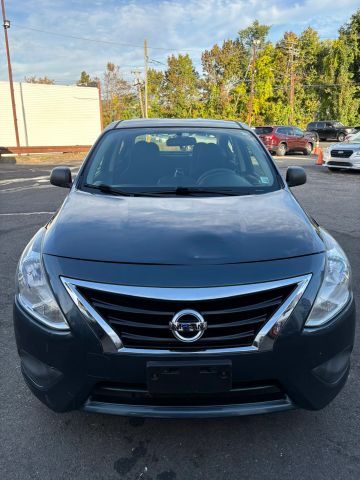 2015 Nissan Versa S FWD photo