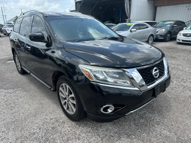 2015 Nissan Pathfinder SV photo
