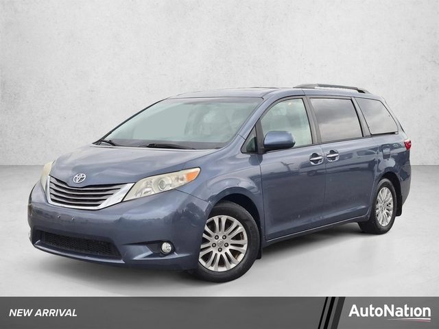 2015 Toyota Sienna XLE FWD photo