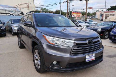 2015 Toyota Highlander LE Plus FWD photo