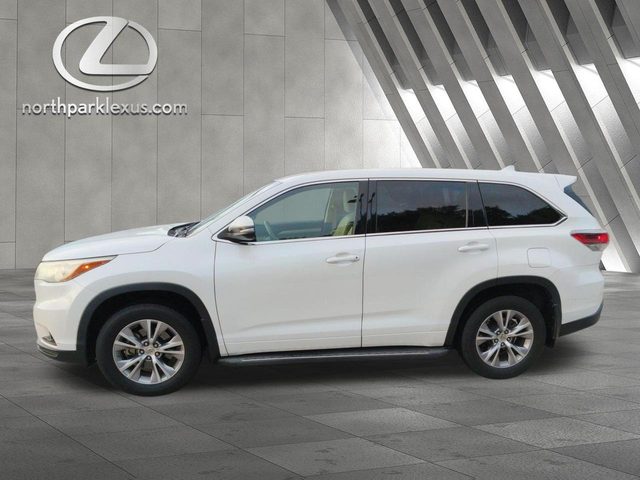 2015 Toyota Highlander LE FWD photo
