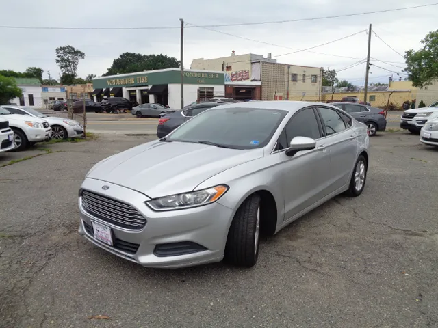 2016 Ford Fusion SE FWD photo