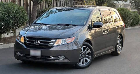 2015 Honda Odyssey Touring FWD photo