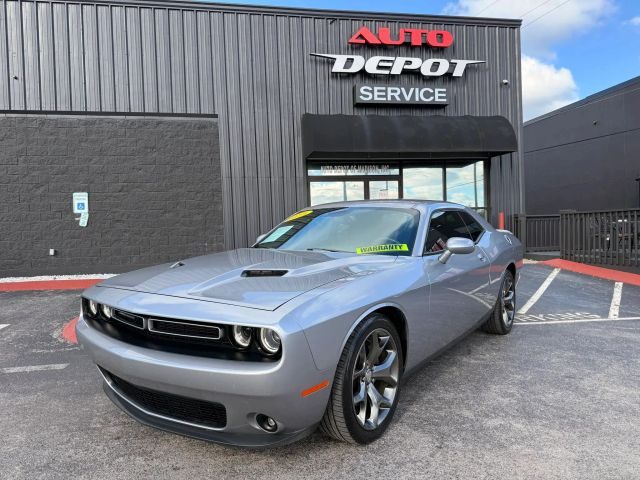 2015 Dodge Challenger SXT RWD photo