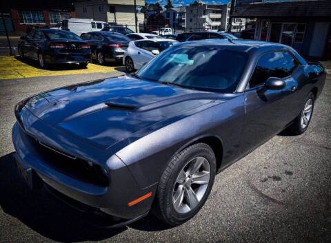 2015 Dodge Challenger SXT RWD photo