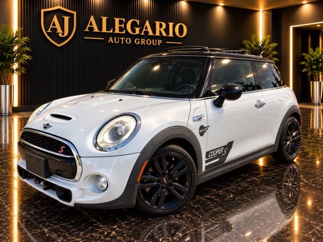 2015 MINI Hardtop 2 Door S FWD photo