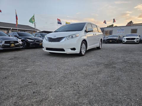 2015 Toyota Sienna XLE FWD photo