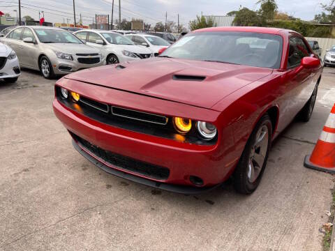 2015 Dodge Challenger SXT RWD photo