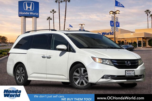 2015 Honda Odyssey Touring FWD photo