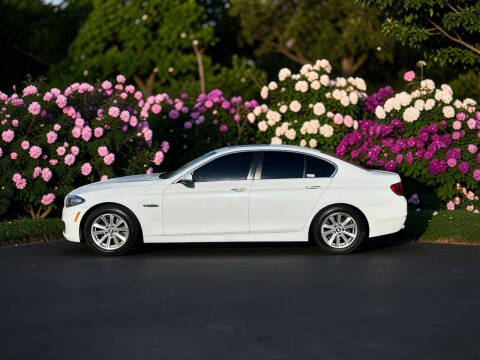 2015 BMW 5 Series 528i RWD photo