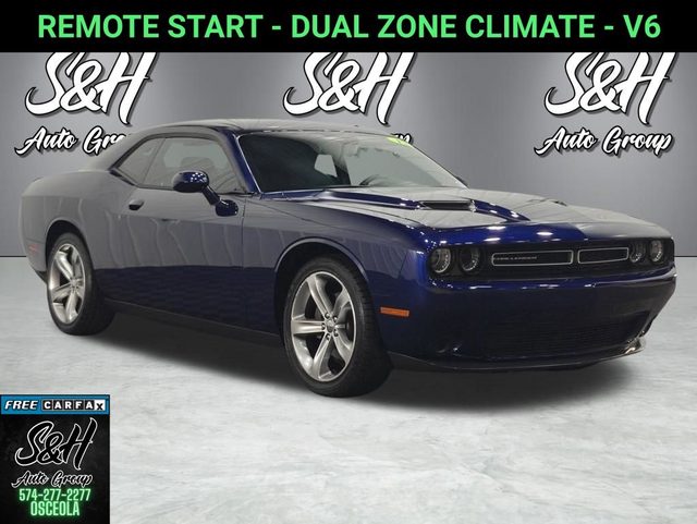 2015 Dodge Challenger SXT RWD photo