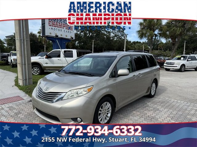2015 Toyota Sienna XLE FWD photo