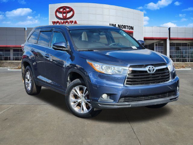 2015 Toyota Highlander LE Plus AWD photo