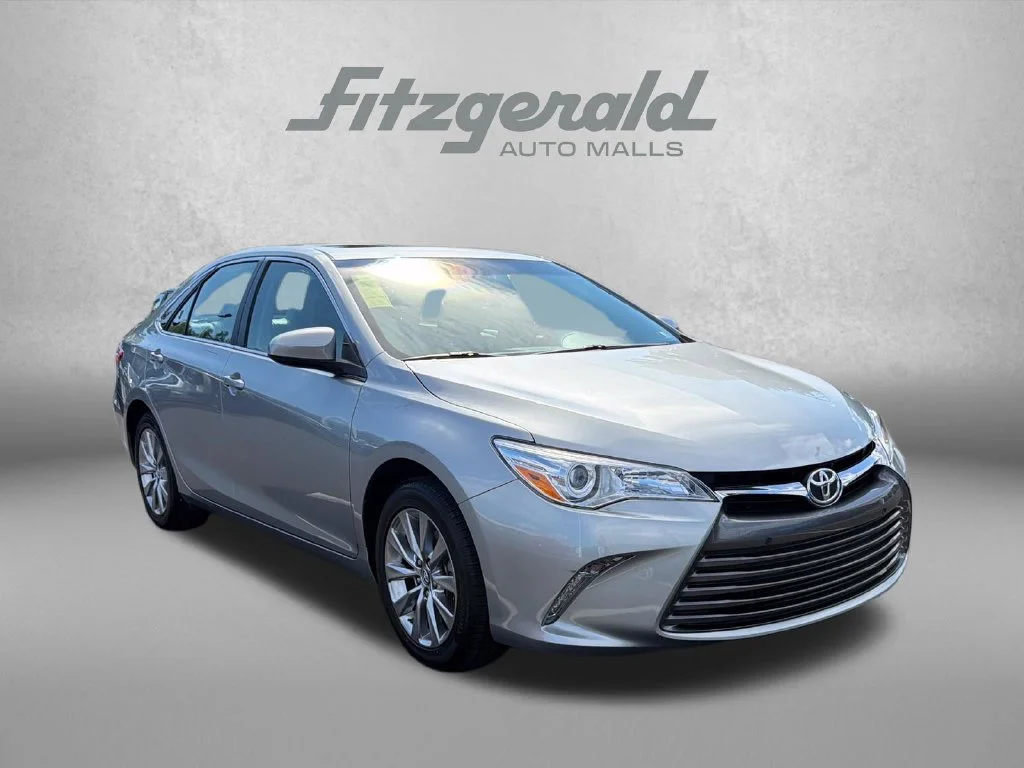 2016 Toyota Camry XLE FWD photo