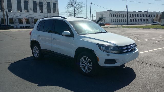 2016 Volkswagen Tiguan S FWD photo