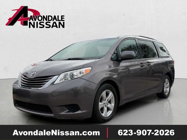 2015 Toyota Sienna LE FWD photo