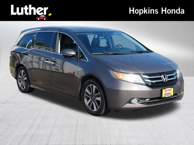 2016 Honda Odyssey Touring FWD photo
