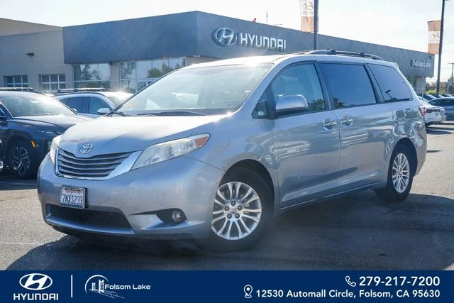 2015 Toyota Sienna XLE FWD photo