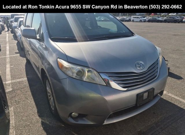 2015 Toyota Sienna XLE FWD photo