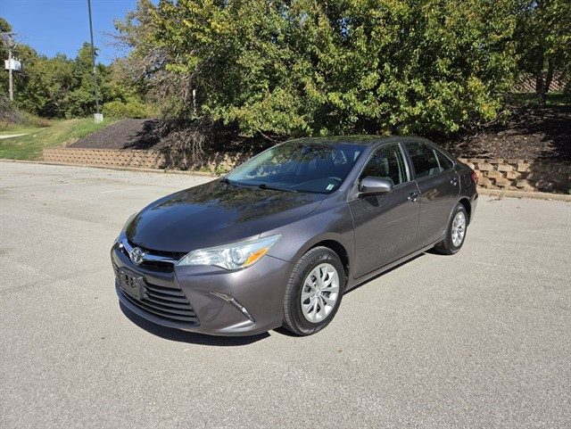 2016 Toyota Camry LE FWD photo