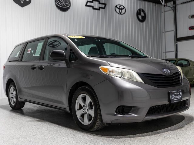 2015 Toyota Sienna L FWD photo