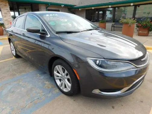 2016 Chrysler 200 Limited Platinum FWD photo