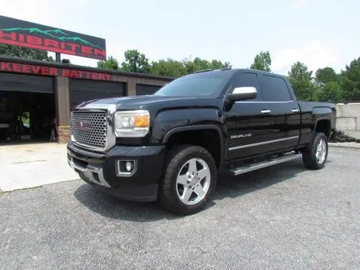 2015 GMC Sierra 2500HD Denali 4WD photo