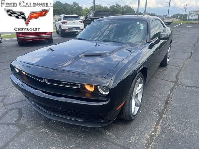 2015 Dodge Challenger SXT RWD photo