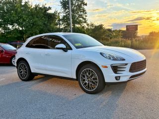 2016 Porsche Macan S AWD photo