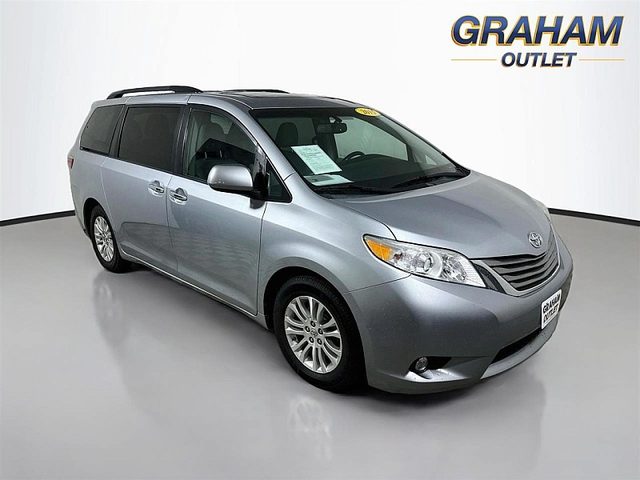2015 Toyota Sienna XLE FWD photo