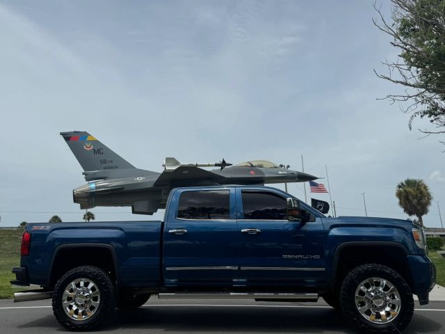 2015 GMC Sierra 2500HD Denali 4WD photo
