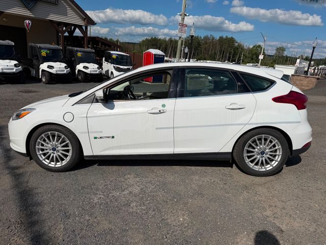 2016 Ford Focus FWD photo