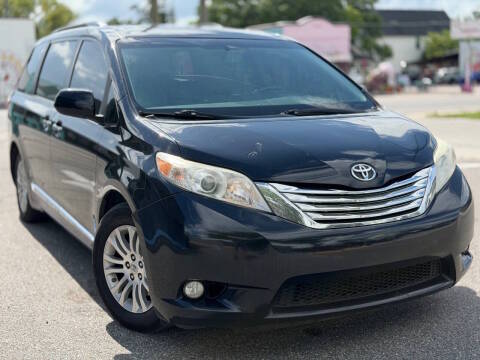 2015 Toyota Sienna XLE FWD photo
