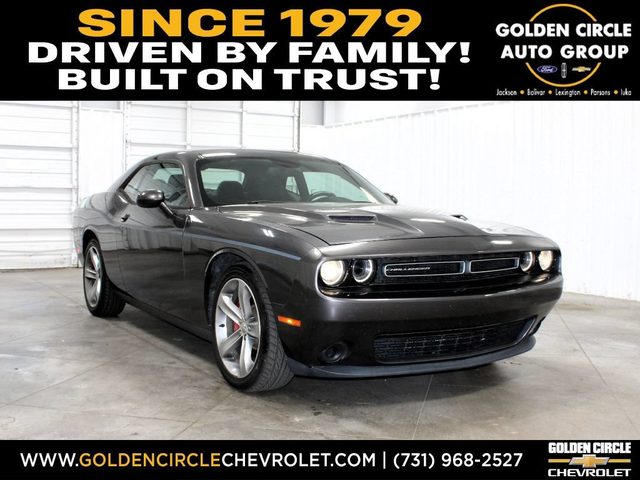 2016 Dodge Challenger SXT RWD photo