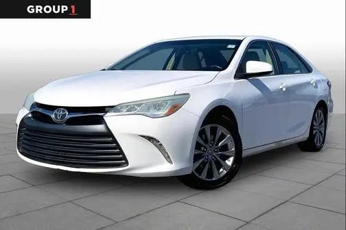 2016 Toyota Camry XLE FWD photo