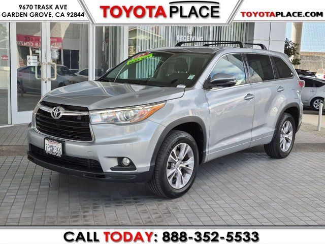 2015 Toyota Highlander LE Plus FWD photo