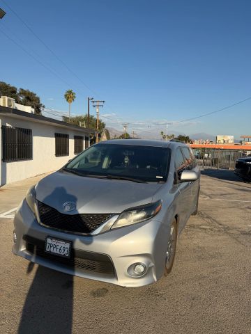2015 Toyota Sienna SE FWD photo