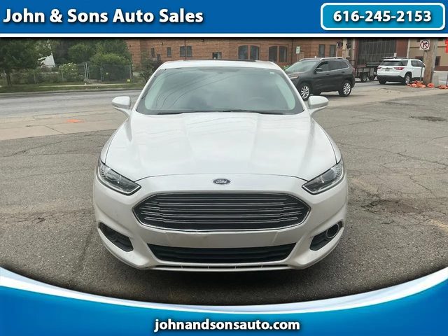 2016 Ford Fusion SE FWD photo