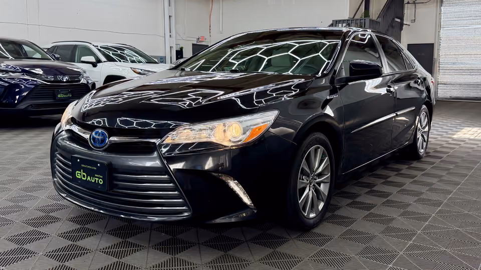 2016 Toyota Camry XLE FWD photo
