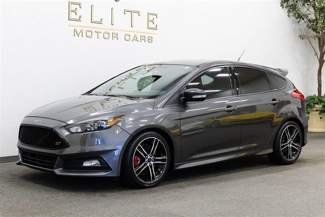 2016 Ford Focus ST FWD photo