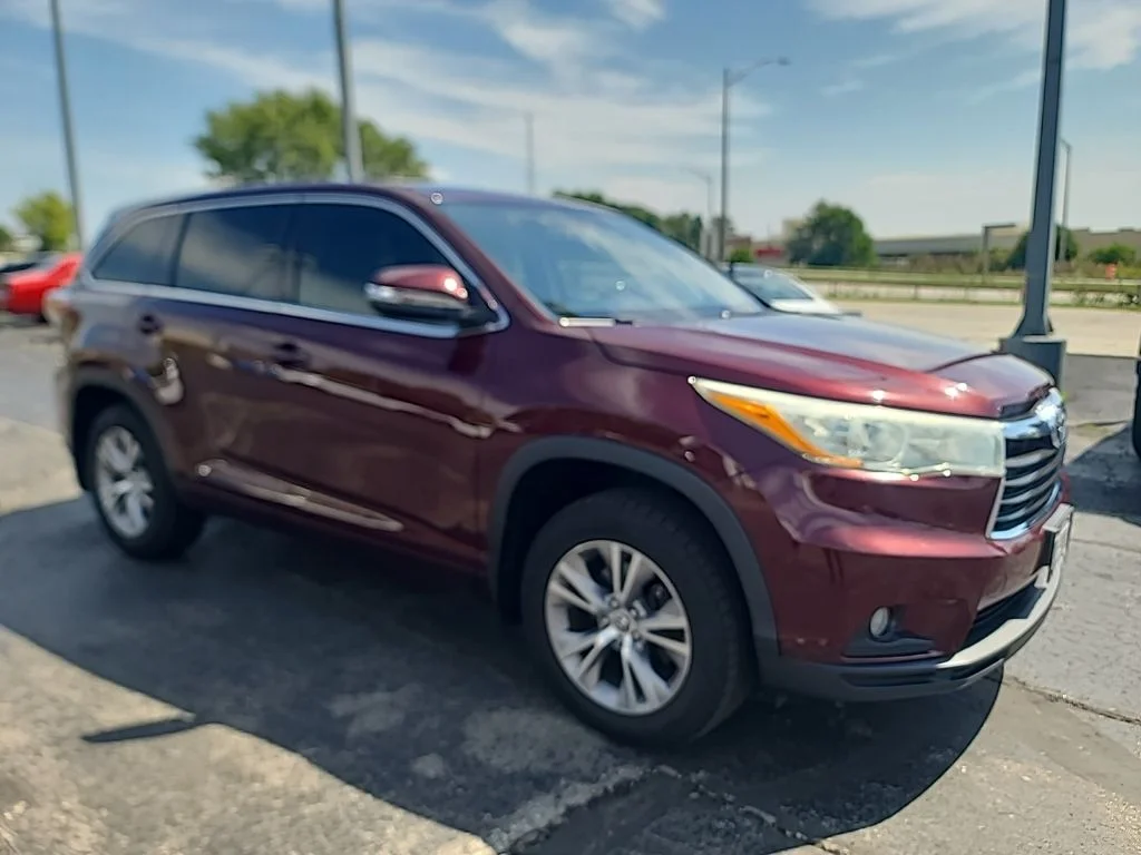 2016 Toyota Highlander LE Plus AWD photo