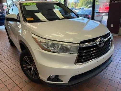 2016 Toyota Highlander XLE FWD photo