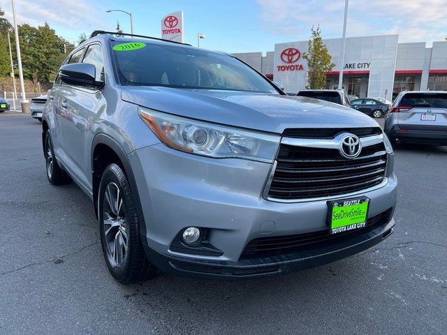 2016 Toyota Highlander XLE AWD photo