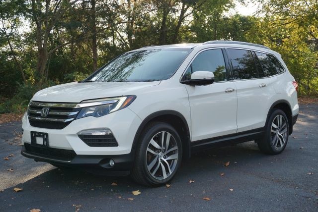 2016 Honda Pilot Touring AWD photo