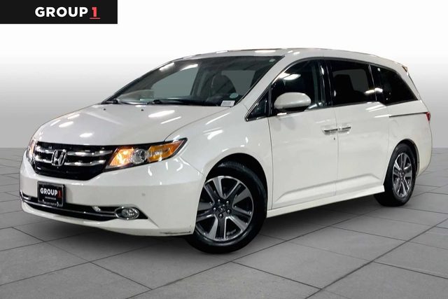 2016 Honda Odyssey Touring FWD photo