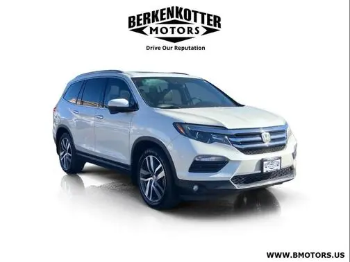 2016 Honda Pilot Touring FWD photo