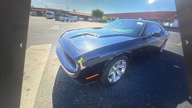 2016 Dodge Challenger SXT RWD photo