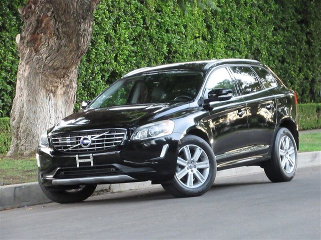 2016 Volvo XC60 T6 Drive-E Platinum FWD photo