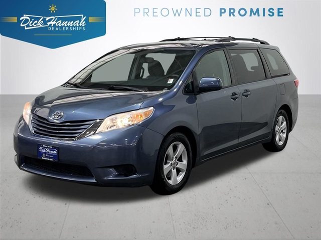 2015 Toyota Sienna LE FWD photo